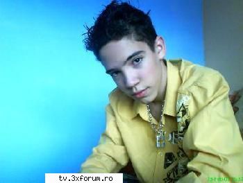 re all..care trexeti a 9 a ??...eo is bobocel  :d clasa a 9-a ...